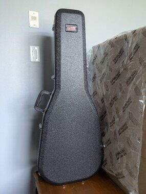 Gator Deluxe ABS Classical Guitar Case – Like New